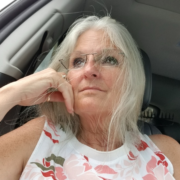 Meet your Posher, Michelle - Picture 1 of 1